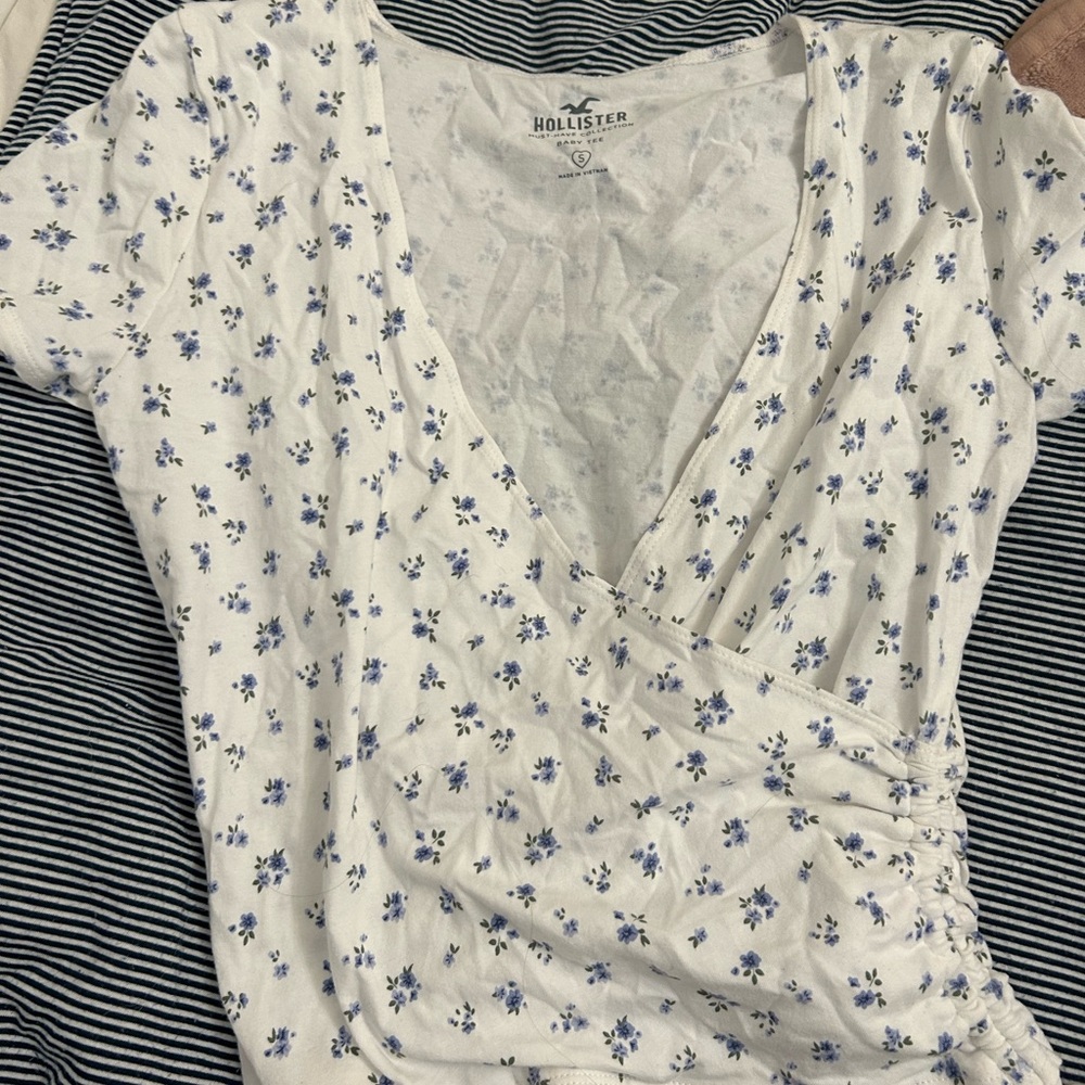HOLLISTER floral cross top
